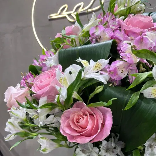 caja pote strass plata con rosas importadas